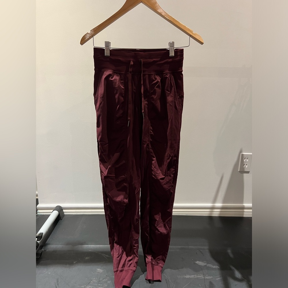 Lululemon - Dance Studio Joggers